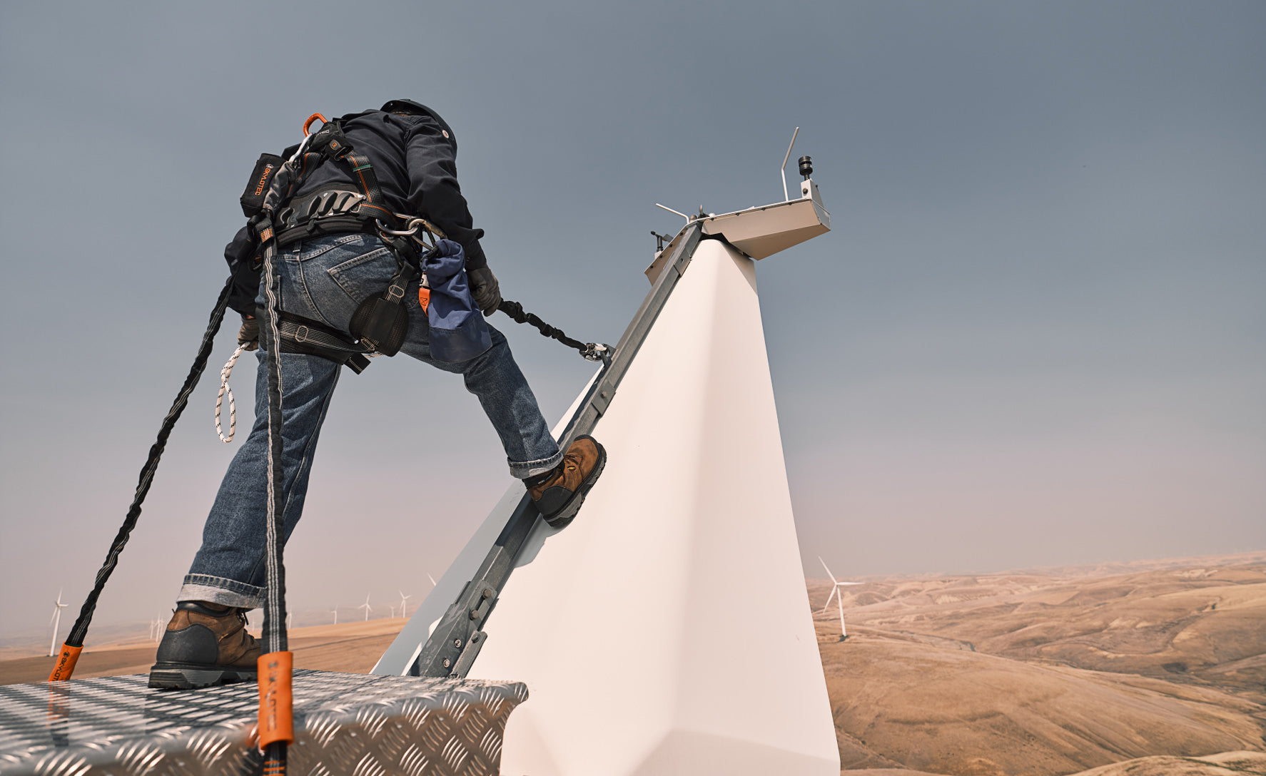 Men's Camden 6 Waterproof Boot (Carbon Toe) | Leather Brown/Black - Image 7