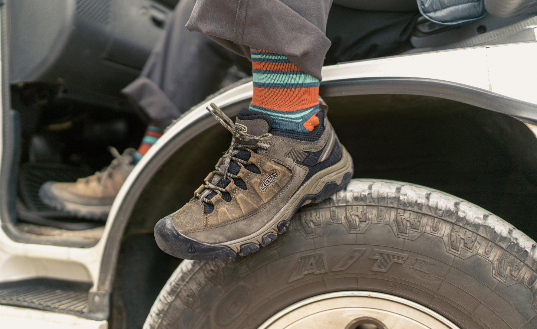 Men's Targhee III Waterproof | Black Olive/Golden Brown - Image 6